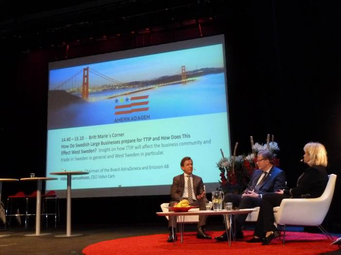 Discussion panel about how to market internationally